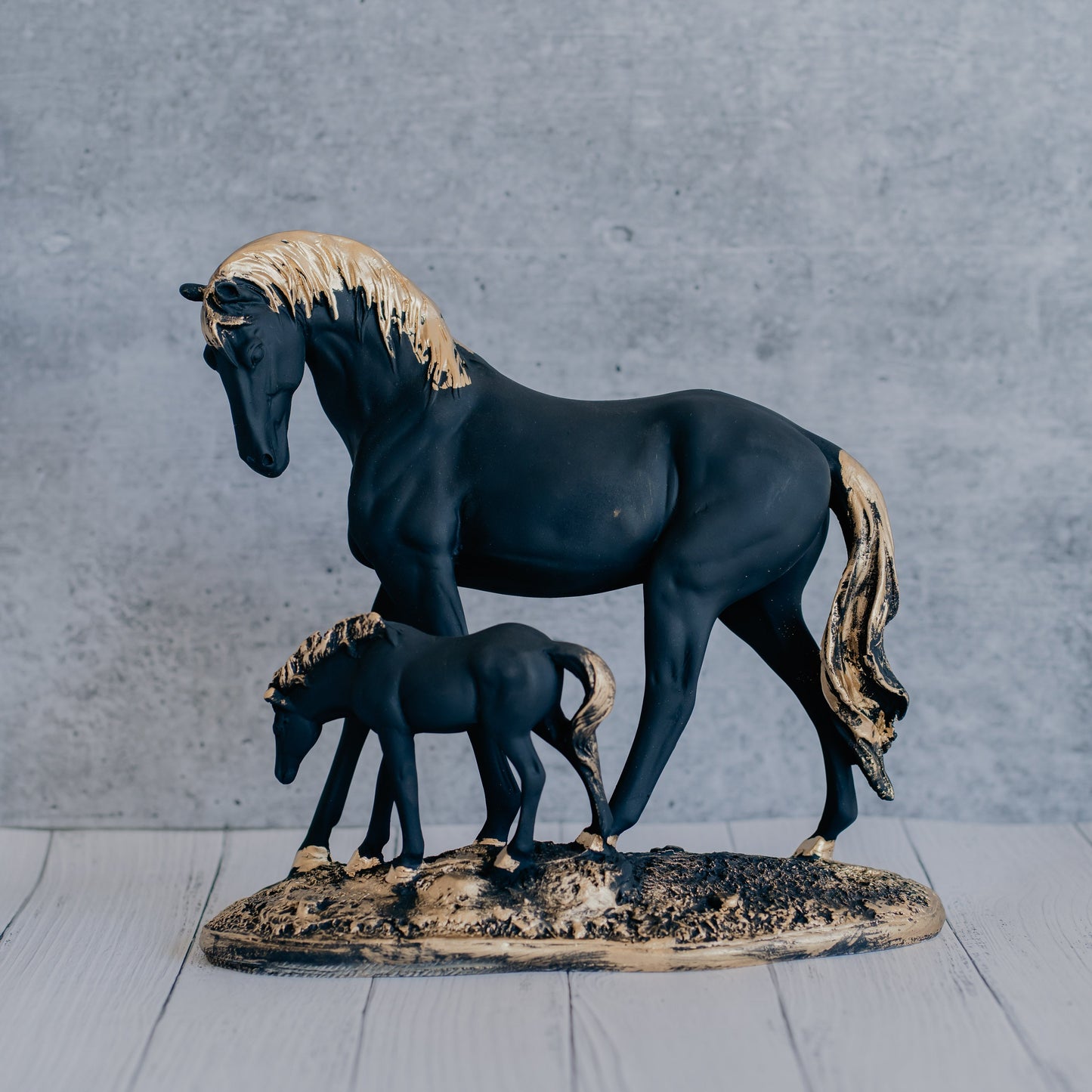 The Caring Horse Style 2 (Black)